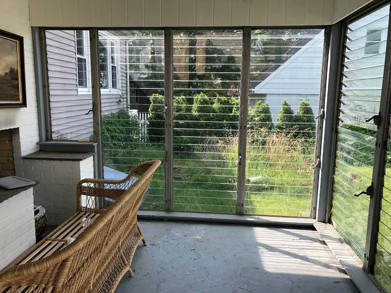 Aluminum doors are freezing when its cold